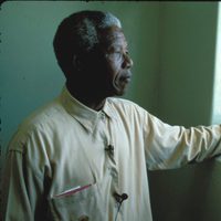 Nelson Mandela en la cárcel a principios de los años noventa