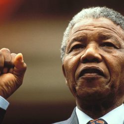 Nelson Mandela en un discurso en Sudáfrica
