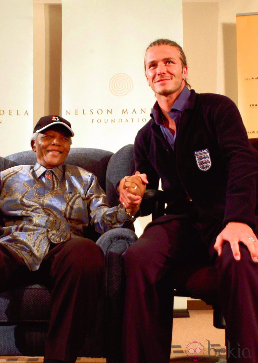 Nelson Mandela recibe a David Beckham en Johannesburgo