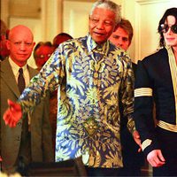 Nelson Mandela con Michael Jackson en Ciudad del Cabo