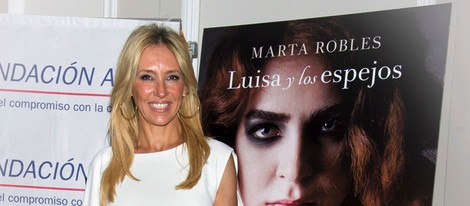 Marta Robles presenta su primera novela  'Luisa y los espejos'