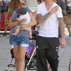 Guti y Romina Belluscio pasean por Ibiza con Enzo