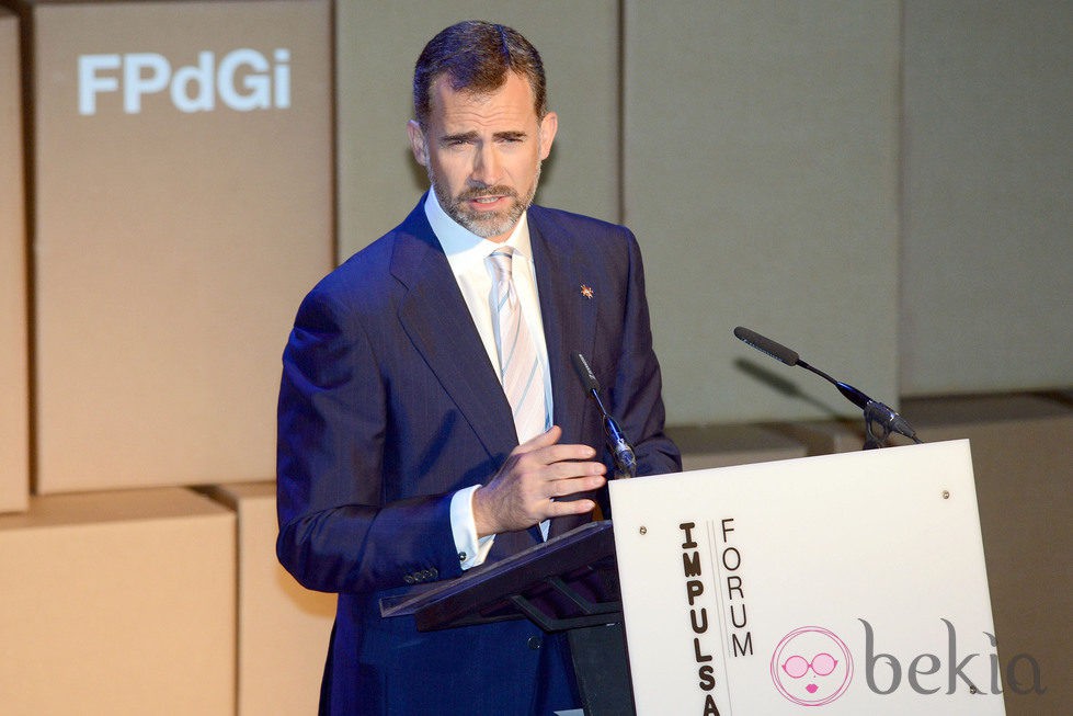 El Príncipe Felipe da un discurso en la entrega de los Premios Príncipe de Girona 2013