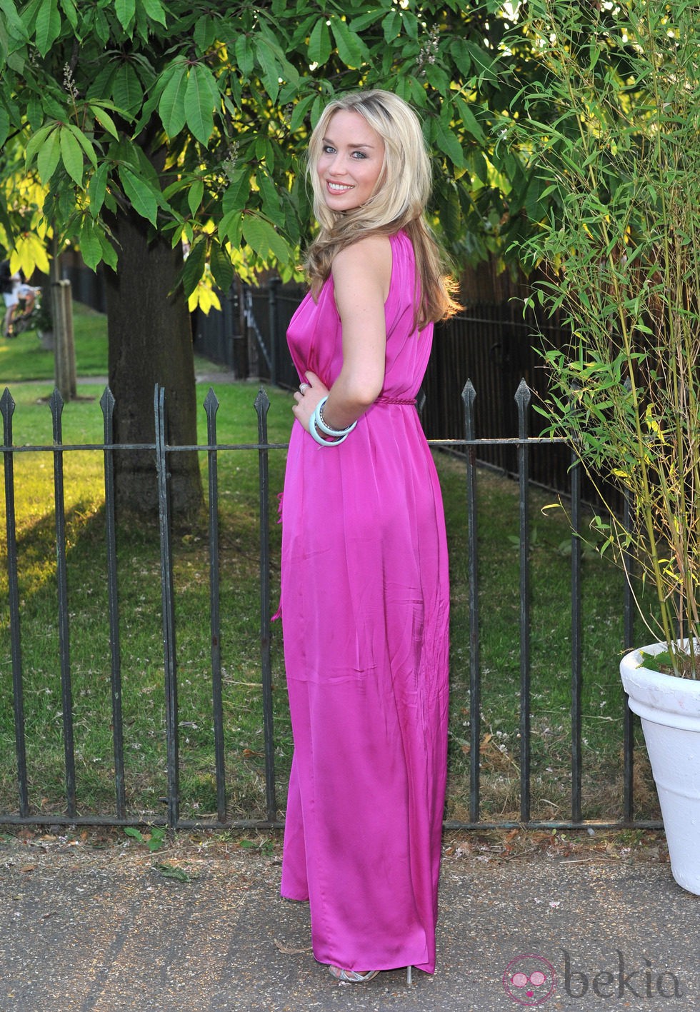 Noelle Reno en una fiesta celebrada en los jardines del Palacio de Kensington