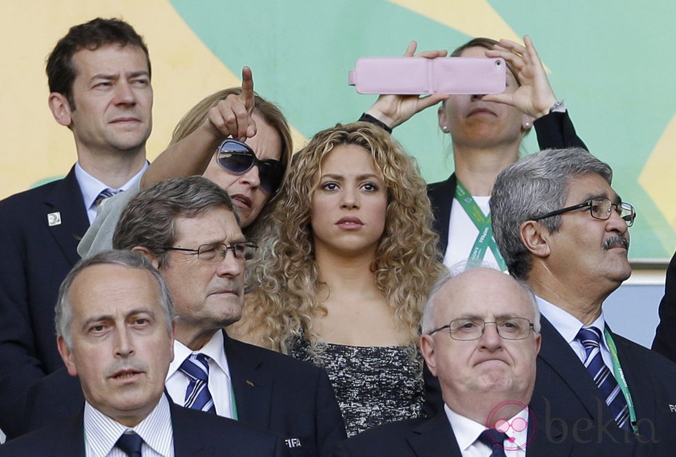 La madre de Gerard Piqué y Shakira en el partido España-Italia de la Copa Confederaciones 2013