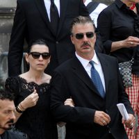 Julianna Margulies y Chris North en el funeral de James Gandolfini en Nueva York