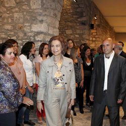 La Reina Sofía durante la visita a las zonas afectadas por inundaciones en Huesca