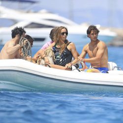 Rafa Nadal y Gemma Mengual en una lancha en Ibiza