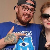 Adele con el tatuador Bang Bang