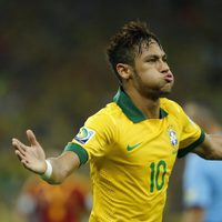 Neymar celebra el gol de Brasil en la final de la Copa Confederaciones 2013