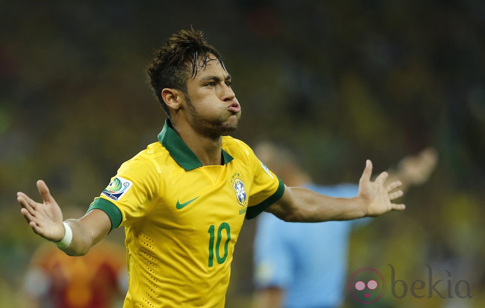 Neymar celebra el gol de Brasil en la final de la Copa ...