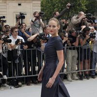 Leelee Sobieski en la presentación de la colección de alta costura de Dior en París