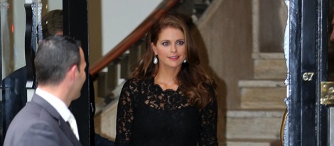 La Princesa Magdalena de Suecia saliendo de una tienda Valentino en París