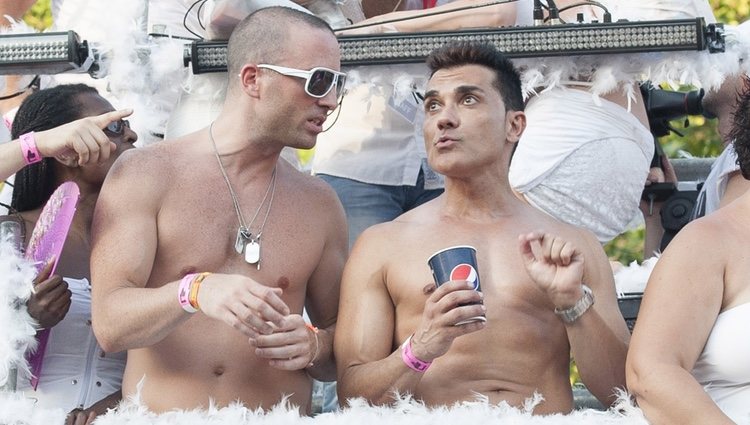 Andrés Burguera en el desfile del Orgullo Gay 2013