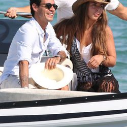 Marc Anthony y Chloe Green durante sus vacaciones en Saint Tropez