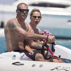 Víctor Valdés y Yolanda Cardona pasan el verano en Ibiza