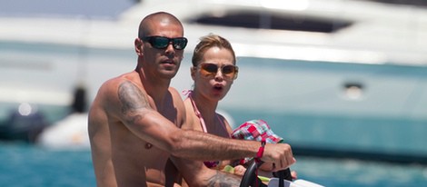 Víctor Valdés y Yolanda Cardona pasan el verano en Ibiza
