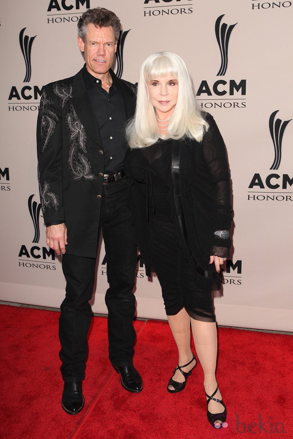 Randy Travis y Lib Hatcher en los premios de música country