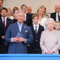 La Reina Isabel II con el Príncipe Carlos y Camilla Parker en un concierto del 60 aniversario de su coronación