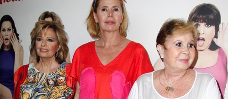 Lina Morgan acompañada en la presentación de la obra de teatro 'Más sofocos' en Madrid