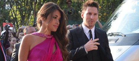 Leo Messi y Antonella Rocuzzo en la boda de Xavi Hernández y Nuria Cunillera