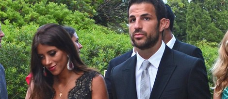 Cesc Fábregas y Daniella Semaan en la boda de Xavi Hernández y Nuria Cunillera