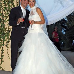 Xavi Hernández junto a su esposa Nuria Cunillera en su boda