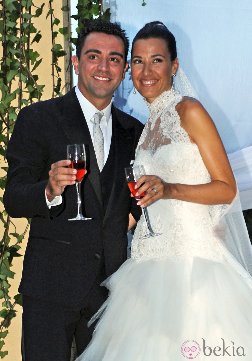 Xavi Hernández y Nuria Cunillera, sonrientes en el día de su boda