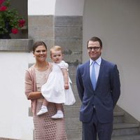 Victoria de Suecia en su 36 cumpleaños con su marido Daniel de Suecia y su hija Estela de Suecia