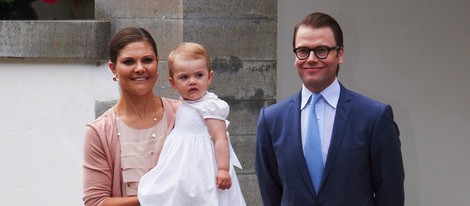 Victoria de Suecia en su 36 cumpleaños con su marido Daniel de Suecia y su hija Estela de Suecia