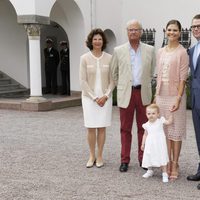 Posado de los Reyes de Suecia y los Príncipes herederos con su hija Estela por el 36 cumpleaños de la Princesa Victoria