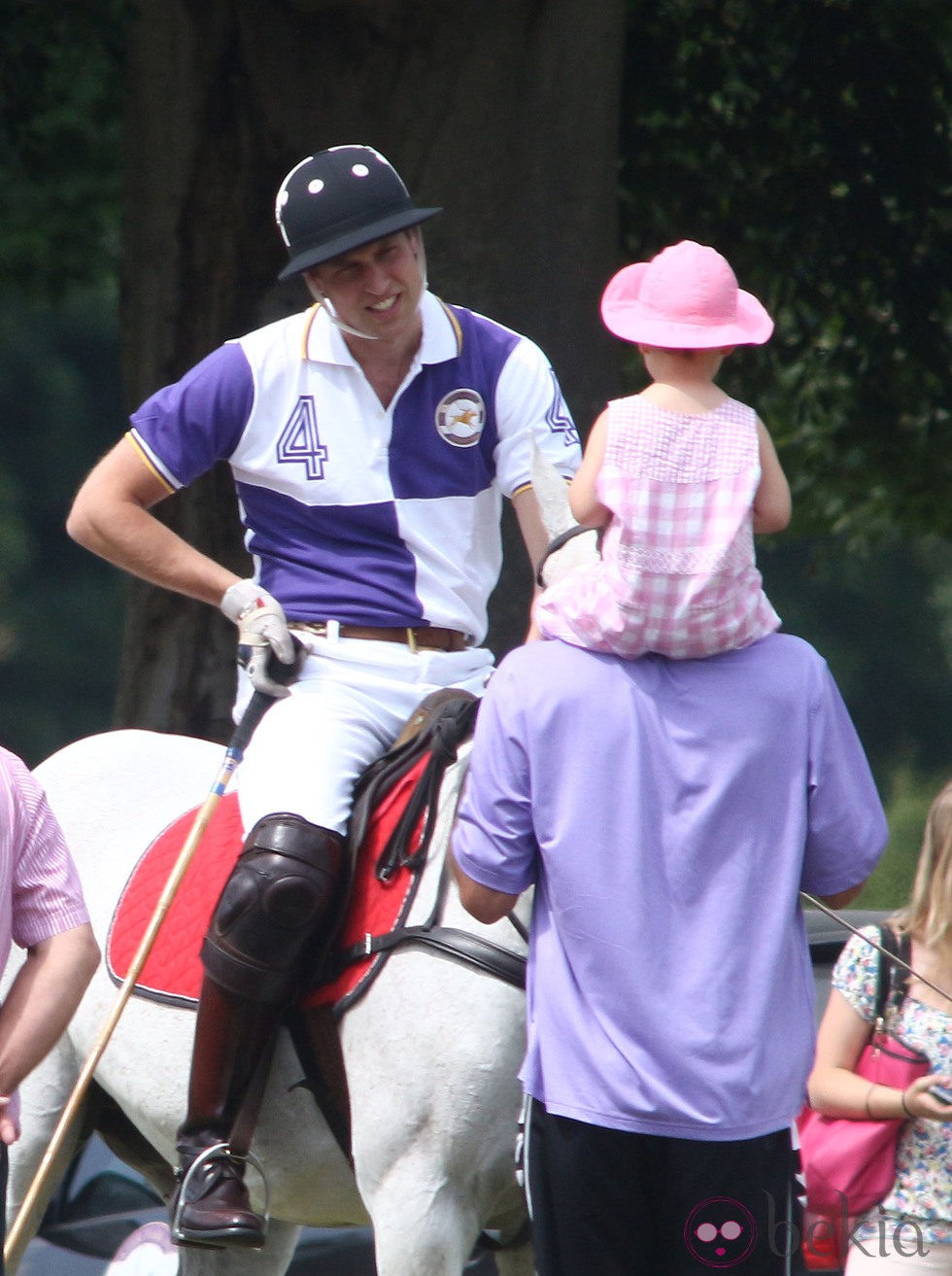 El Príncipe Guillermo de Inglaterra en un torneo benéfico de polo