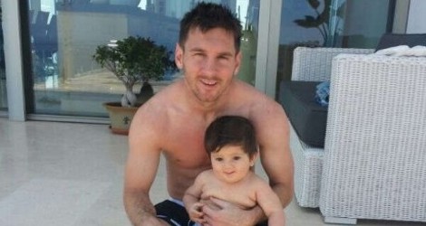 Leo Messi y su hijo Thiago durante sus vacaciones en Ibiza