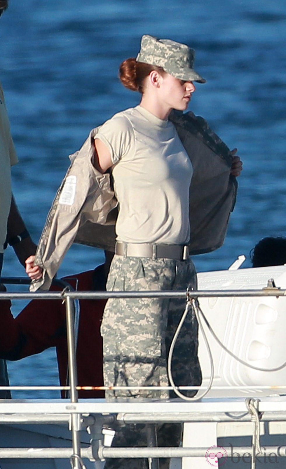 Kristen Stewart disfrazada de militar durante el rodaje de 'Camp X-Ray'
