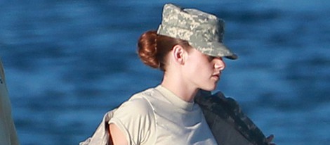 Kristen Stewart disfrazada de militar durante el rodaje de 'Camp X-Ray'