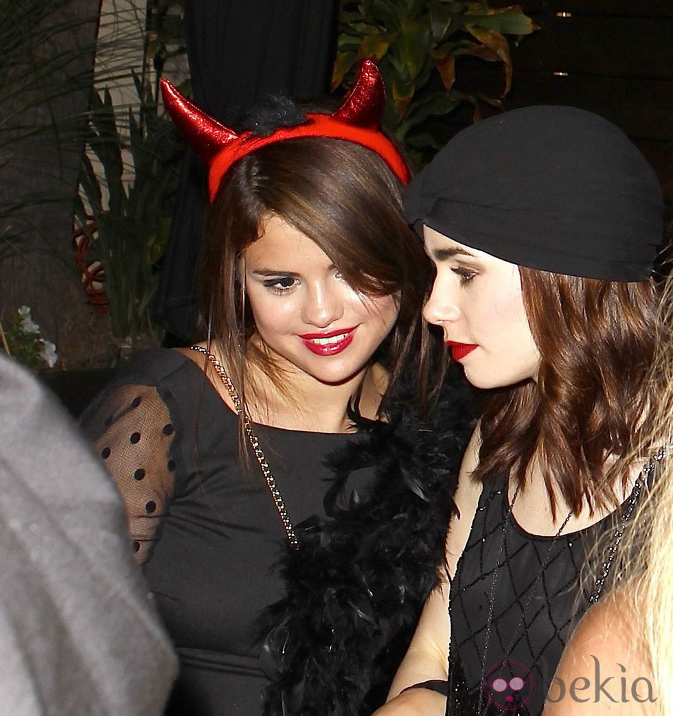 Selena Gomez disfrazada de diabla en la celebración de su 21 cumpleaños