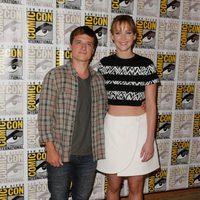 Josh Hutcherson y Jennifer Lawrence en la Comic-Con 2013