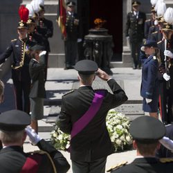 El Rey Felipe de Bélgica rinde honores a la Tumba del Soldado Desconocido