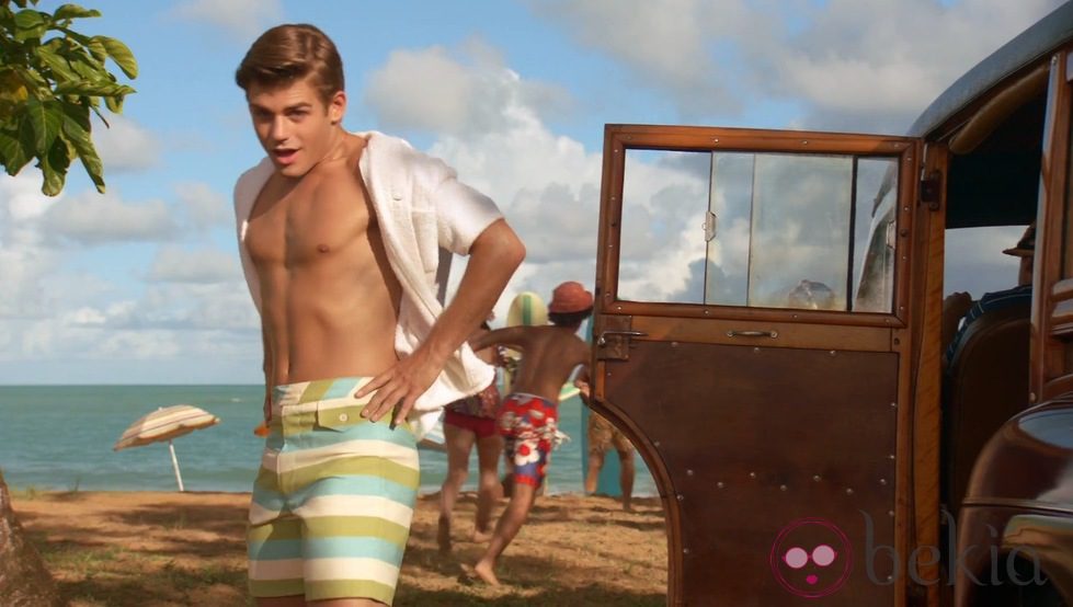 Garrett Clayton en una escena de 'Teen Beach Movie' - Garrett Clayton en  'Teen Beach Movie' - Foto en Bekia Actualidad