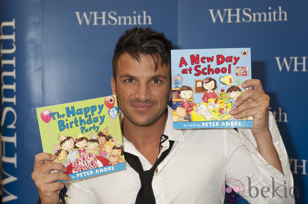 Peter Andre promocionando sus libros infantiles