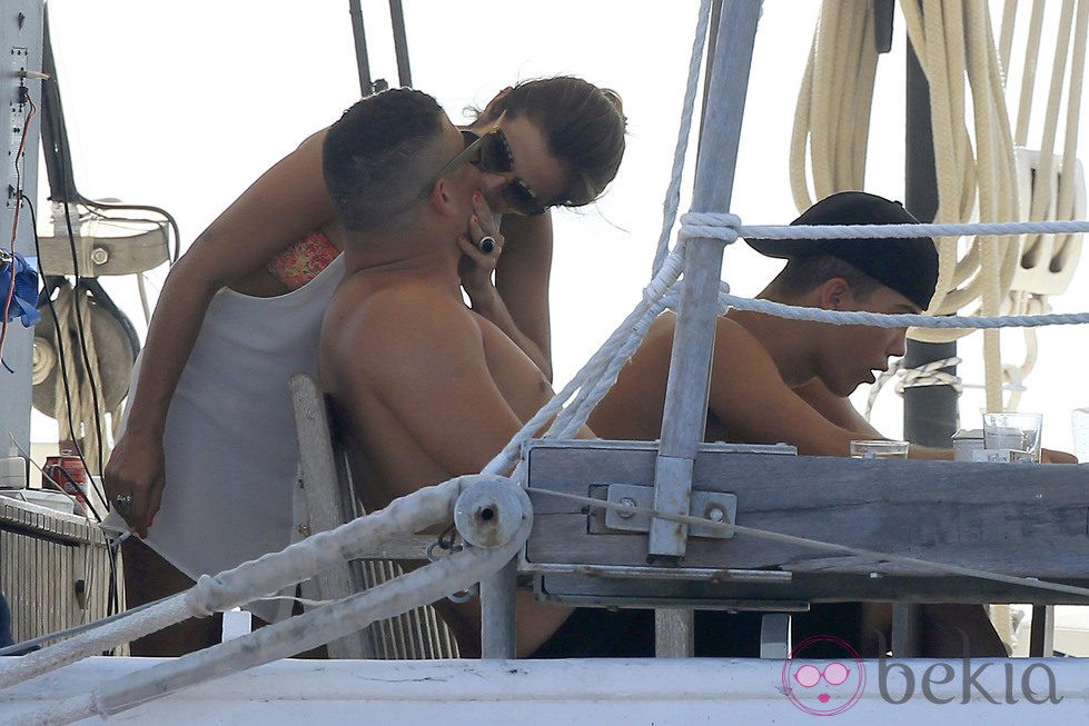 Ronaldo y Paula Morais besándose en Ibiza