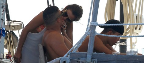 Ronaldo y Paula Morais besándose en Ibiza