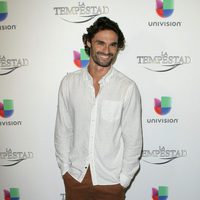 Iván Sánchez durante la premier de la telenovela 'La Tempestad' en Los Ángeles