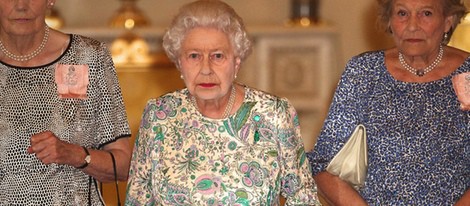 La Reina Isabel II tras el nacimiento de su bisnieto el Príncipe Jorge de Cambridge