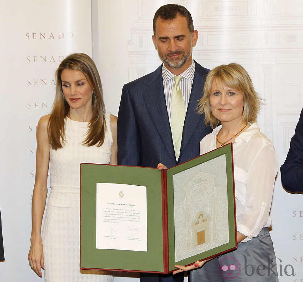 Los Príncipes de Asturias con María Rey en la entrega del Premio Luis Carandell