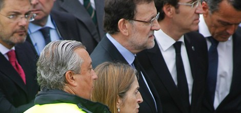 Mariano Rajoy visita el lugar del accidente ferroviario de Santiago con Ana Pastor y Alberto Núñez Feijóo