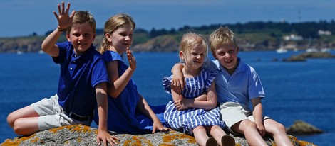 Isabel, Gabriel, Emmanuel y Leonor de Bélgica posan en sus vacaciones