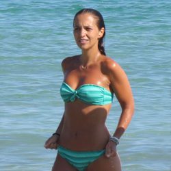 Paula Echevarría en bikini al salir del agua en Ibiza