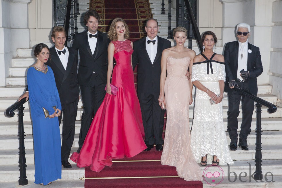 La Familia Real de Mónaco con Natalia Vodianova, Antoine Arnault y Karl Lagerfeld en el Baile del Amor