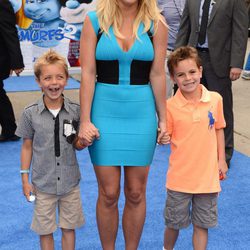 Britney Spears con sus hijos en la premiere de 'Los Pitufos 2' en Los Angeles